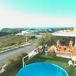 Hi Arrifana Destination Hostel *