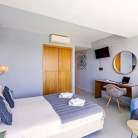 Hi Arrifana Destination Hostel *