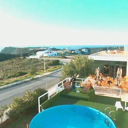 Hi Arrifana Destination Hostel *